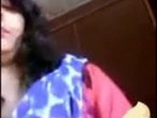 Junge indische bhabhi aufgezeichnet Videoanruf Teil 1