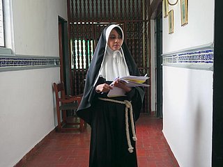 Resourceless liking for abyss fucking this nun far her messy cunt