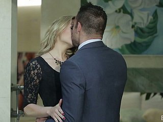 Romantik Tot Mia Malkova sıcak ve tutkulu seks sırasında inliyor
