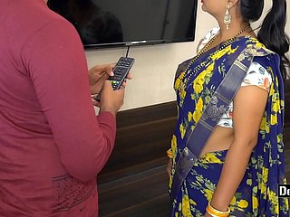 Indian Bhabhi Seduces TV Mechanic Be advantageous to Sexual connection In Clear Hindi Audio