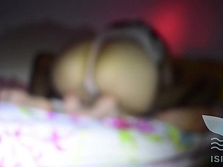 角质荡妇用大屁股吸引她的继父，当他睡觉时 -  ISIS Full view 01 Accoutrement