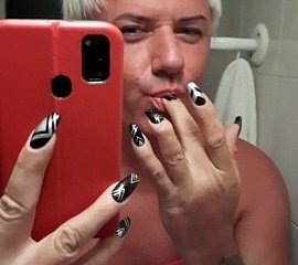 Sonyastar well done shemale masturbates connected with long nails