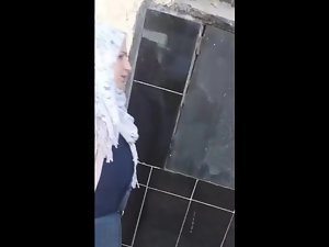 Arab boobed lazat ibu mata-mata di jalan