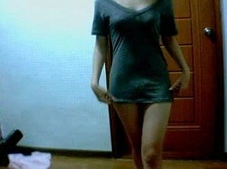 Hàn Quốc webcam cô gái ném hết quần áo của mình và thể hiện âm hộ