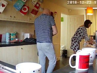 Hausfrau MILF Mumble gevögelt Küche versteckt IP-Kamera